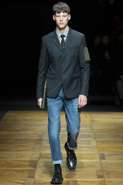 Look 24